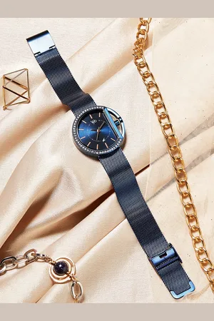 Fastrack Vyb Showstopper Women Embellished Dial Bracelet Style Straps Analogue Watch FV60015QM01W