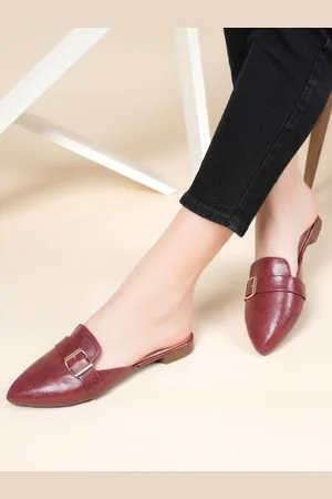 DressBerry Maroon Textured Buckle Detail Pointed Toe Mules
