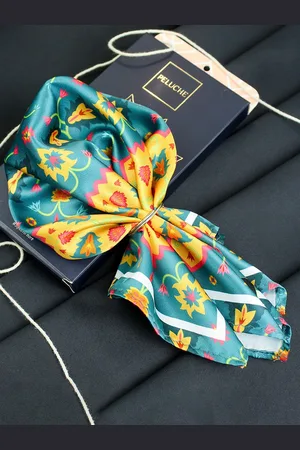 PELUCHE Men Whispering Petals Pocket Square