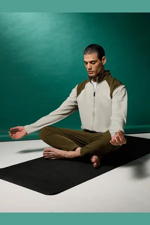 PUMA Men Beige Green Yoga Sporty Studio Ultramove Training Sustainable Jacket