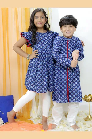 Vastramay Girls Floral Printed Regular Pure Cotton Kurta With Leggings