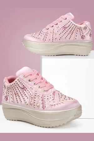 Vendoz Women Textured Round Toe Lightweight Patent Leather Sneakers
