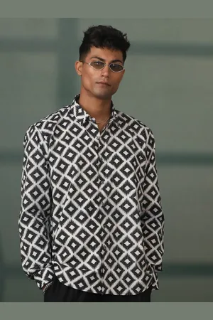 Vastramay Premium Opaque Geometric Printed Cotton Casual Shirt