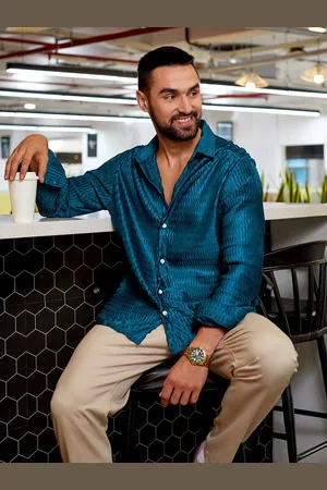 Campus Classic Fit Textured Spread Collar Long Sleeves Satin Casual Shirt