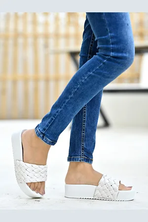 Shoetopia Women White Textured Flatform Sandals