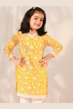 Vastramay Girls Floral Printed Gotta Patti Cotton Straight Kurta