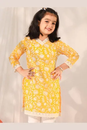 Vastramay Girls Floral Printed V-Neck Cotton Kurta