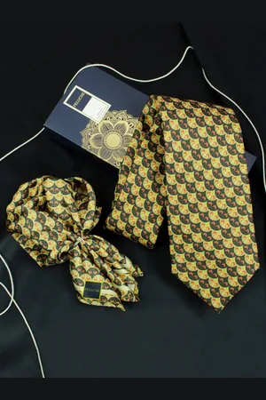 PELUCHE Men Printed Broad Broad Neck Tie & Pocket Square Set