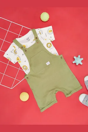 Pantaloons Boys Pure Cotton T-Shirt With Dungarees