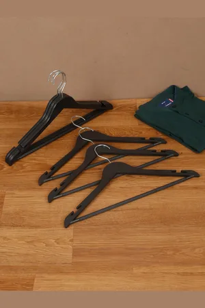 DREAM WEAVERZ Pack of 6 Black Heavy Duty Plastic Durable Adult Clothes Hangers