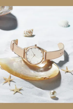 Fastrack Vyb Spotlight Women Leather Bracelet Analogue Watch FV60023WL01W