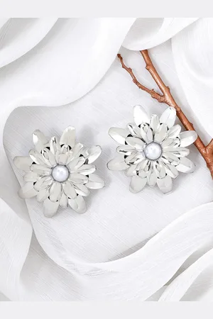 Joker & Witch Silver-Plated Floral Shape Artificial Beads-Beaded Studs Earrings