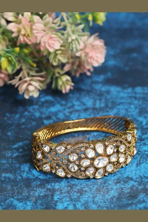 AURAA Trends Gold-plated Stone Studded Details Bangle