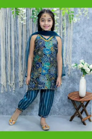 BownBee Girls Floral Printed Regular Gotta Patti Kurta With Salwar & Dupatta