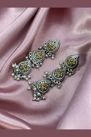 Digital Dress Room Silver-Plated Paisley Shaped Drop Earrings