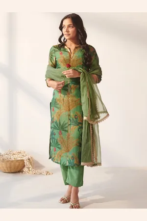 Ambraee Floral Printed Mandarin Collar Kurta With Trousers & Dupatta