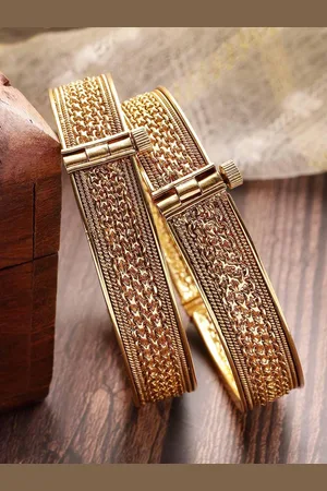 karatcart Set Of 2 Gold Plated Bangles