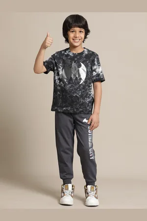 Kidsville Boys Batman Printed T-Shirt With Joggers Clothing Set