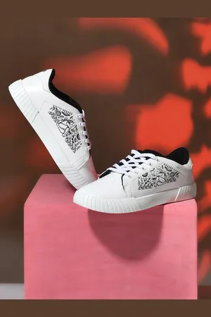 IMPAKTO Women Printed Graffiti Glam Round Top Sneakers