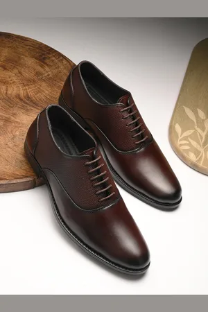 HERE&NOW Men Textured Round Toe Leather Formal Oxfords