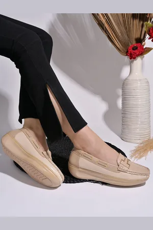 Shoetopia Women Textured Round Toe Lightweight Loafers