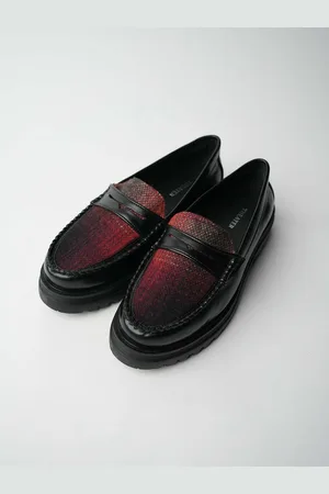 Theater Women Textured Round Toe Loafers