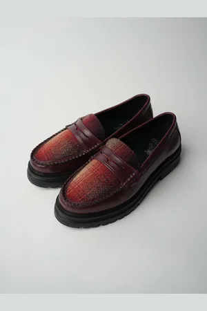 Theater Women Textured Round Toe Loafers