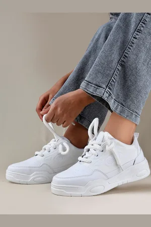 Kraasa Women Textured Comfort Insole Lace-Up Sneakers