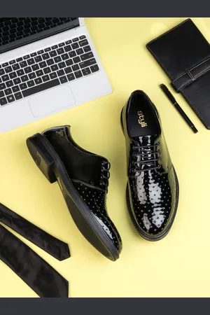 Styli Men Textured Comfort Insole Contrast Sole Lace-Up Derbys