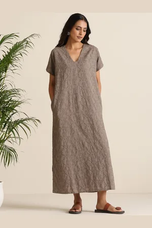 trueBrowns Floral Embroidered V-Neck Pure Cotton Straight Ethnic Dresses