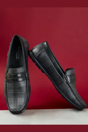 Duke Men Textured Loafers