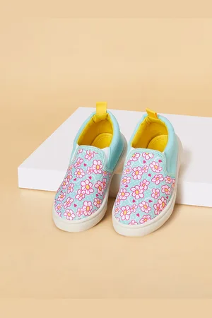 Pantaloons Girls Printed Comfort Insole Contrast Sole Slip-On Sneakers