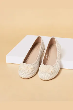 Pantaloons Girls Embellished Ballerinas