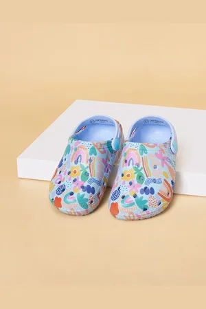 Pantaloons Girls Self Design Clogs
