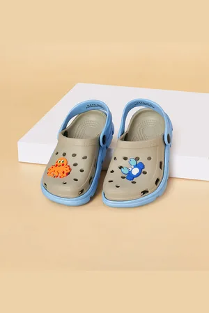 Pantaloons Boys Self Design Clogs