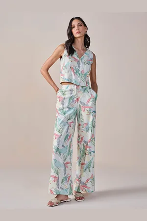 AND Printed V-Neck Shirt With Trousers