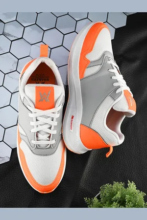 WOAKERS Men Colourblocked Lightweight Sneakers