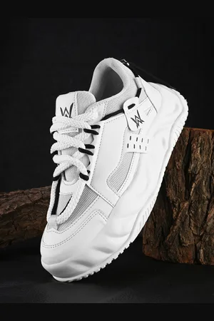WOAKERS Men Textured Lightweight Sneakers
