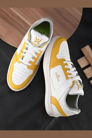 WOAKERS Men Colourblocked Lightweight Sneakers