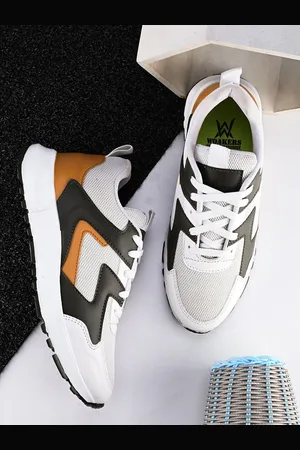WOAKERS Men Colourblocked Lightweight Sneakers