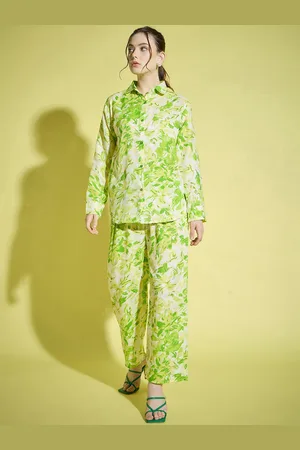 BuyNewTrend Printed Relaxed-fit Shirt & Trousers Co-Ords Set