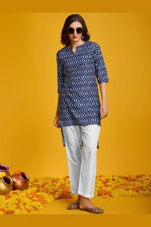 Ishin Ethnic Motifs Printed Round Notched Neck Crepe Straight Kurta