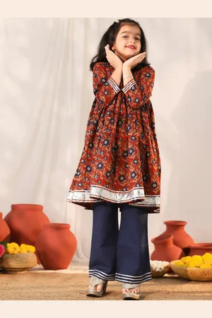 Vastramay Girls Floral Printed Regular Gotta Patti Pure Cotton Kurta With Palazzos