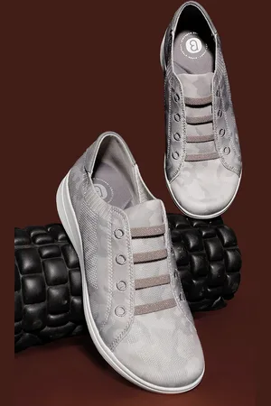 Naturalizer Women Round Toe Textile Sneakers