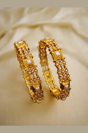 Pihtara Jewels Set Of 2 Gold-Plated Pearl Beaded Bangles