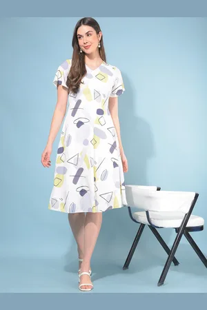 Crimsoune Club Conversational Printed V-Neck A-Line Dress