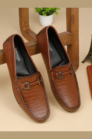 Teakwood Leathers Men Textured Round Toe Leather Loafers
