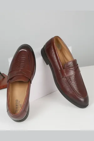 Teakwood Leathers Men Textured Leather Loafers