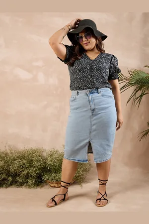Berrylush Plus Size Floral Printed V-Neck Shirt Style Top