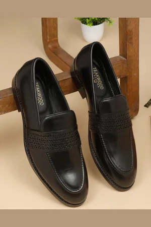Teakwood Leathers Men Textured Leather Loafers